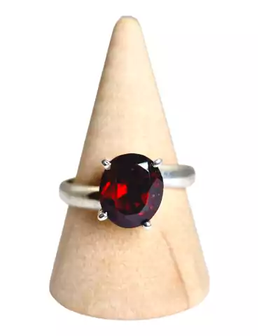 Faceted Garnet Ring set in 925 Silver