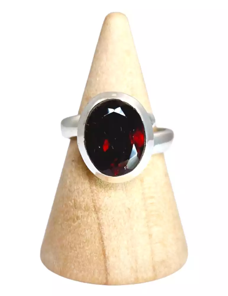 Faceted Garnet Ring set in 925 Silver