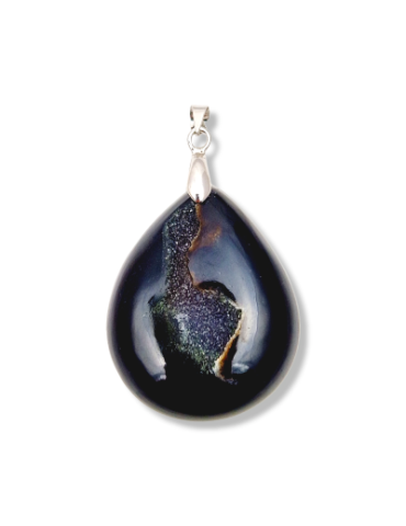 Onyx pendant with crystallization A