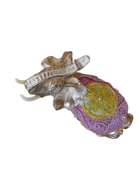 Elefante bardato rosa e giallo 22 cm