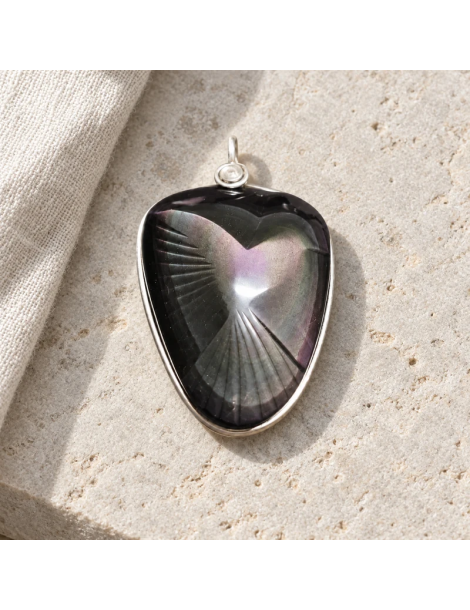 Pendentif colombe obsidienne œil céleste AA sur pierre claire et lin – ambiance naturelle illustrative
