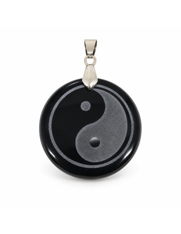 Pendentif Yin Yang en obsidienne AA noire et argentée, présenté sur fond blanc