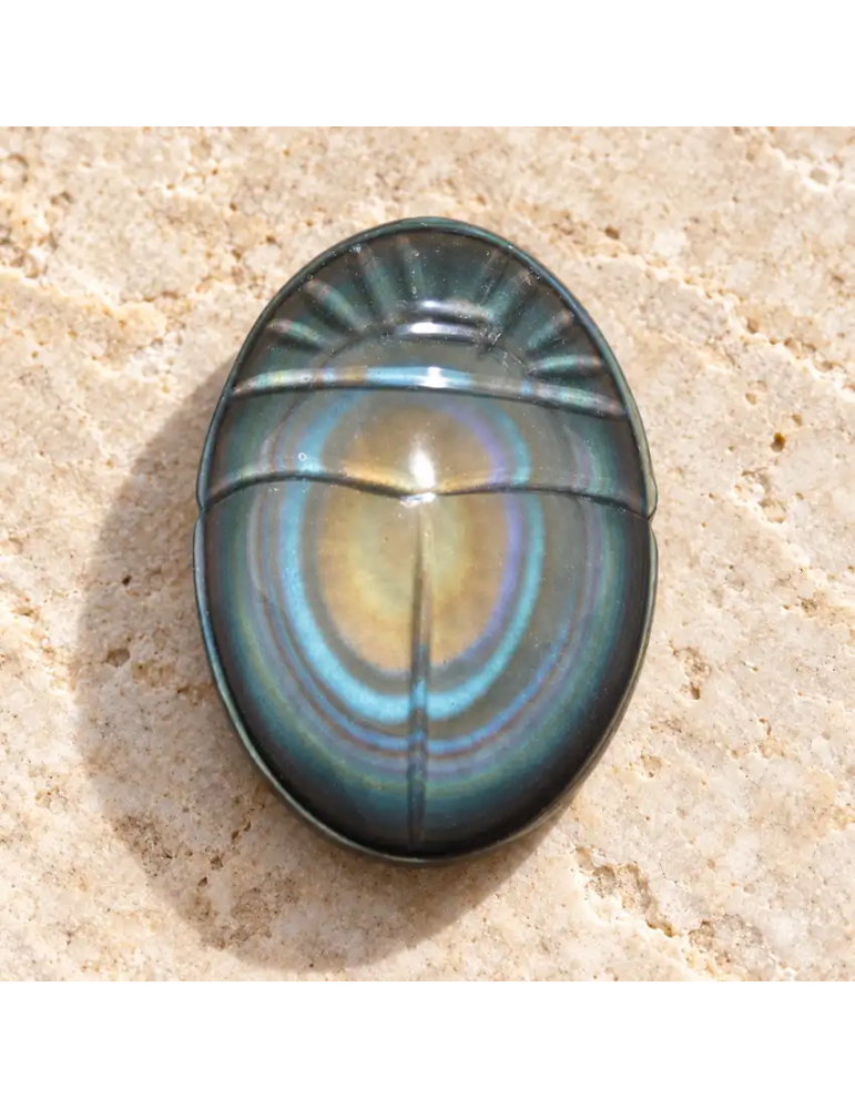 Scarabee in obsidiaan hemeloog