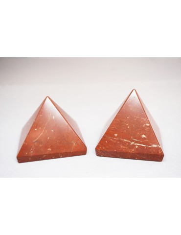 Pirámide de jaspe rojo