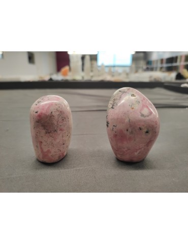 Forma libera di rhodonite dal Perù